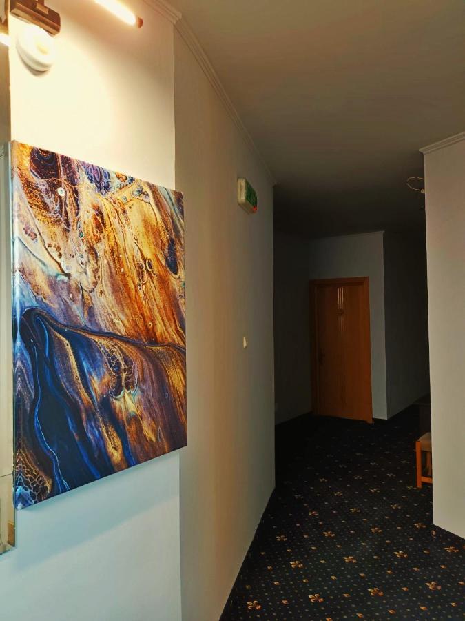 Hotel Duet Piteşti Exterior foto