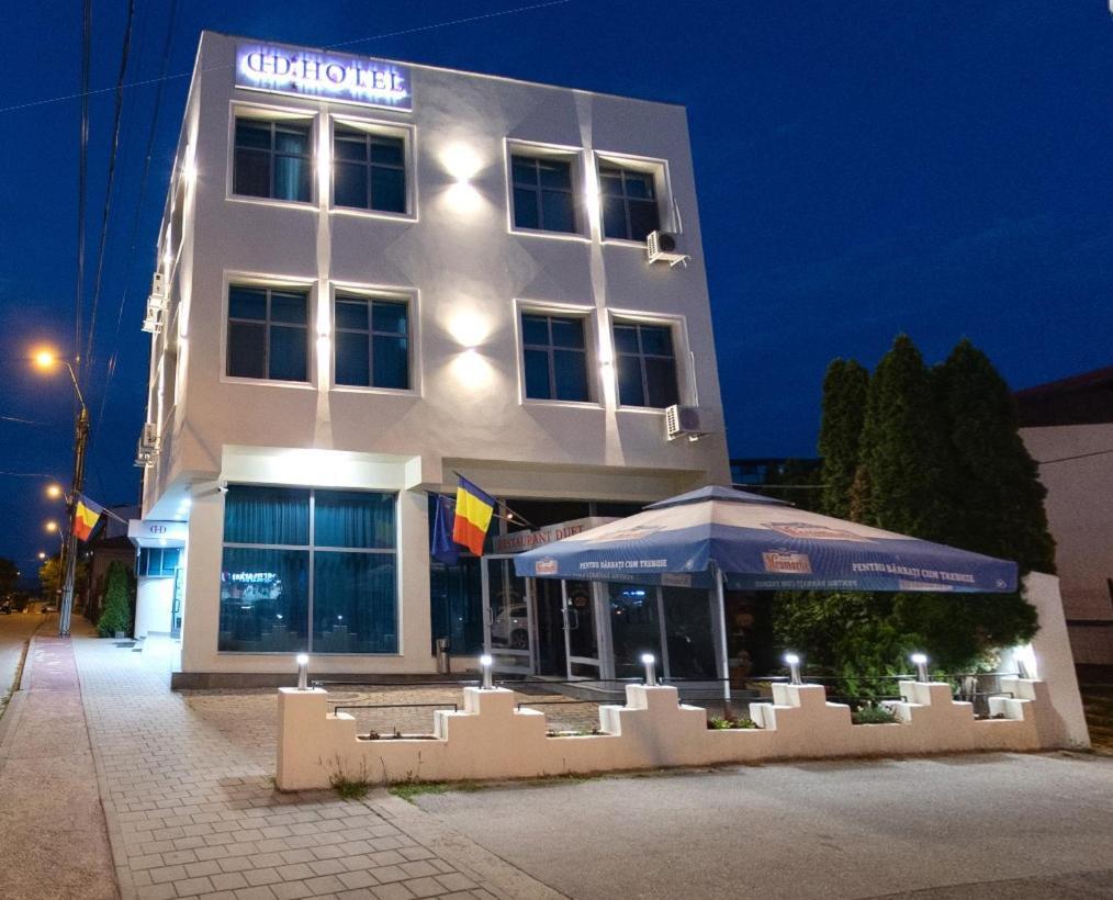 Hotel Duet Piteşti Exterior foto